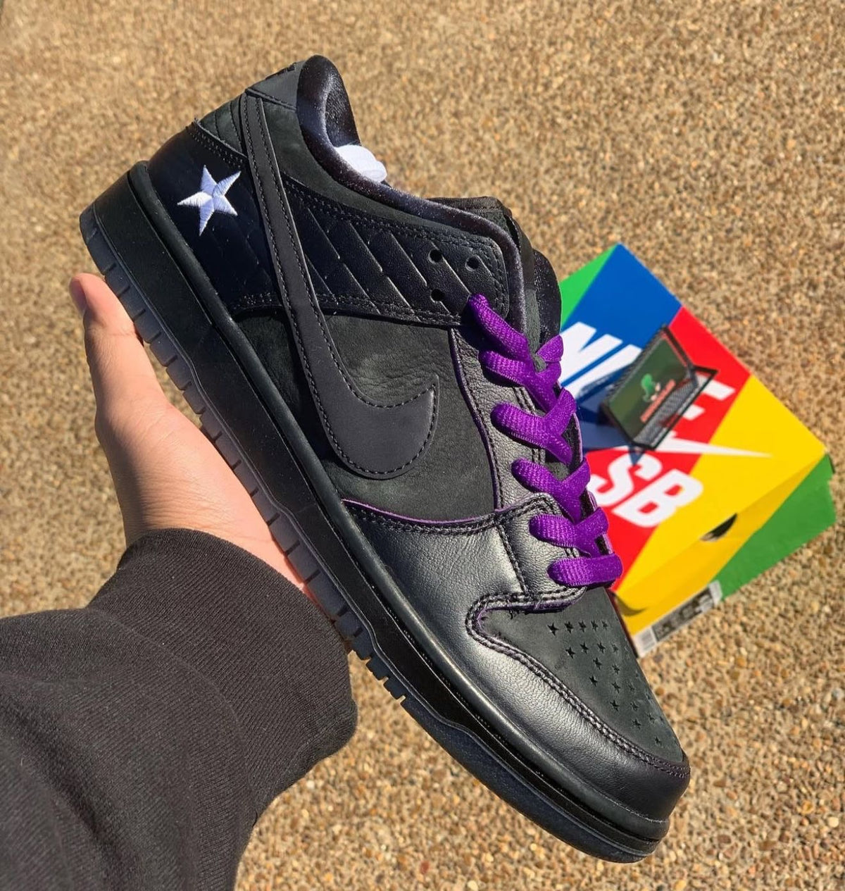 Familia x Nike SB Dunk Low “First Avenue”