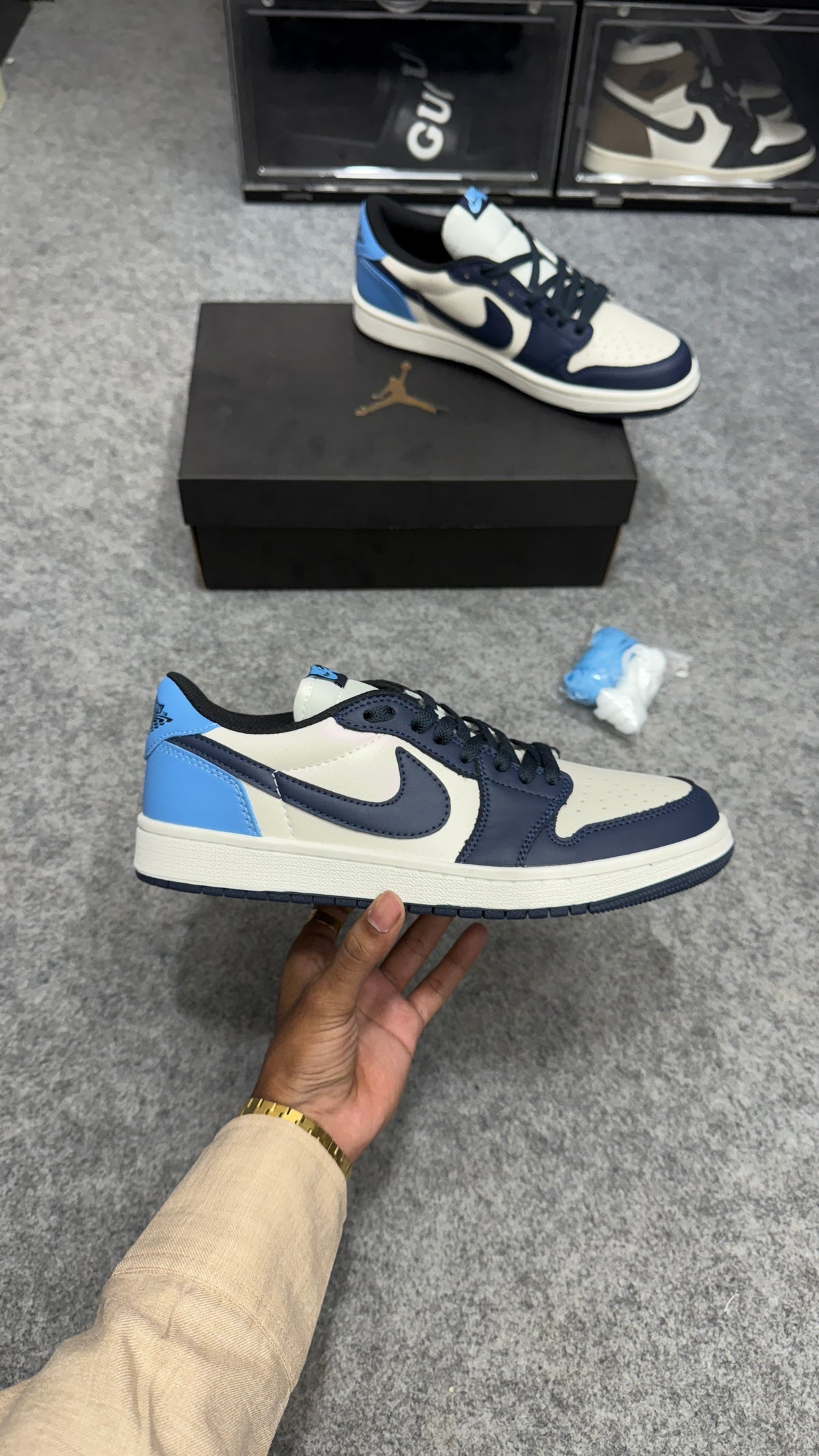 AJ1 Low 'Obsidian'