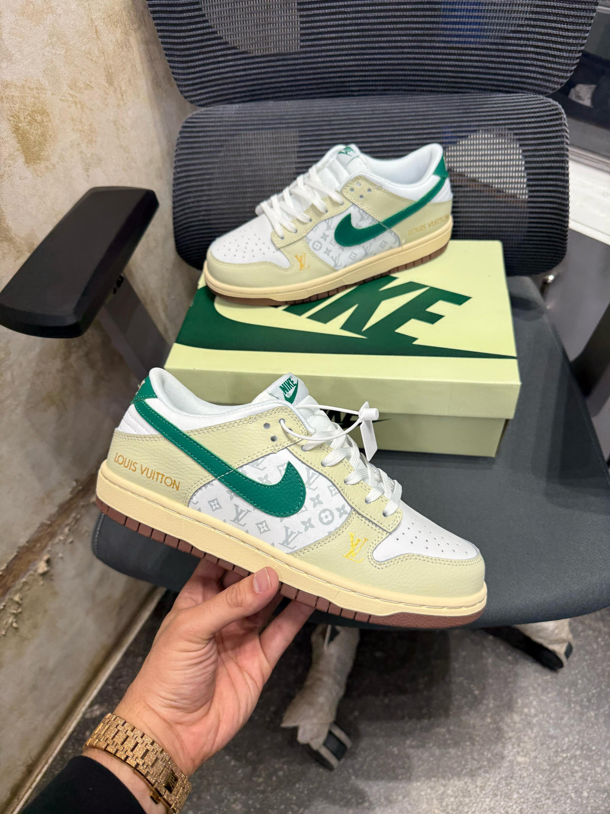 LOUISS VUITTONN X NIKE SB DUNK LOW PRO BEIGE GREEN