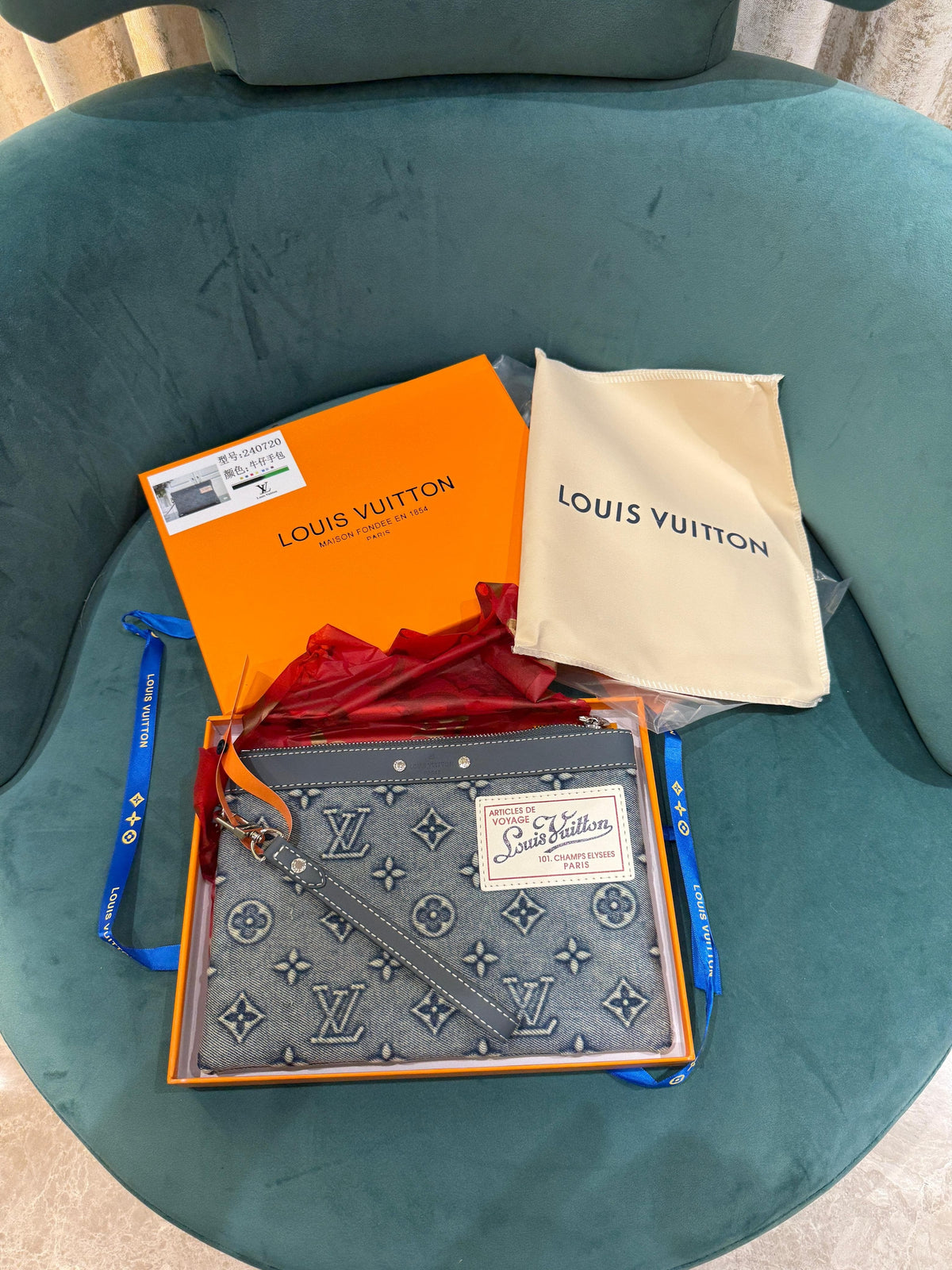 Louis Vuitton Pochette To-go ‘Monogram Washed Denim’