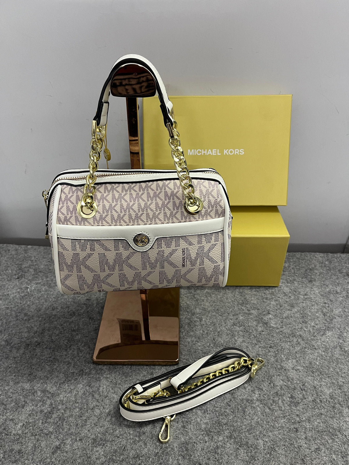 Michael Kors Blair Boston ( Beige/white/ pink )🤍🩷