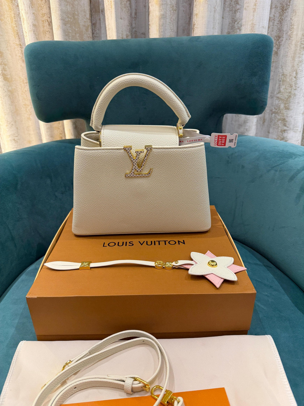 Louis Vuitton Capucines Beige White*🤍💯