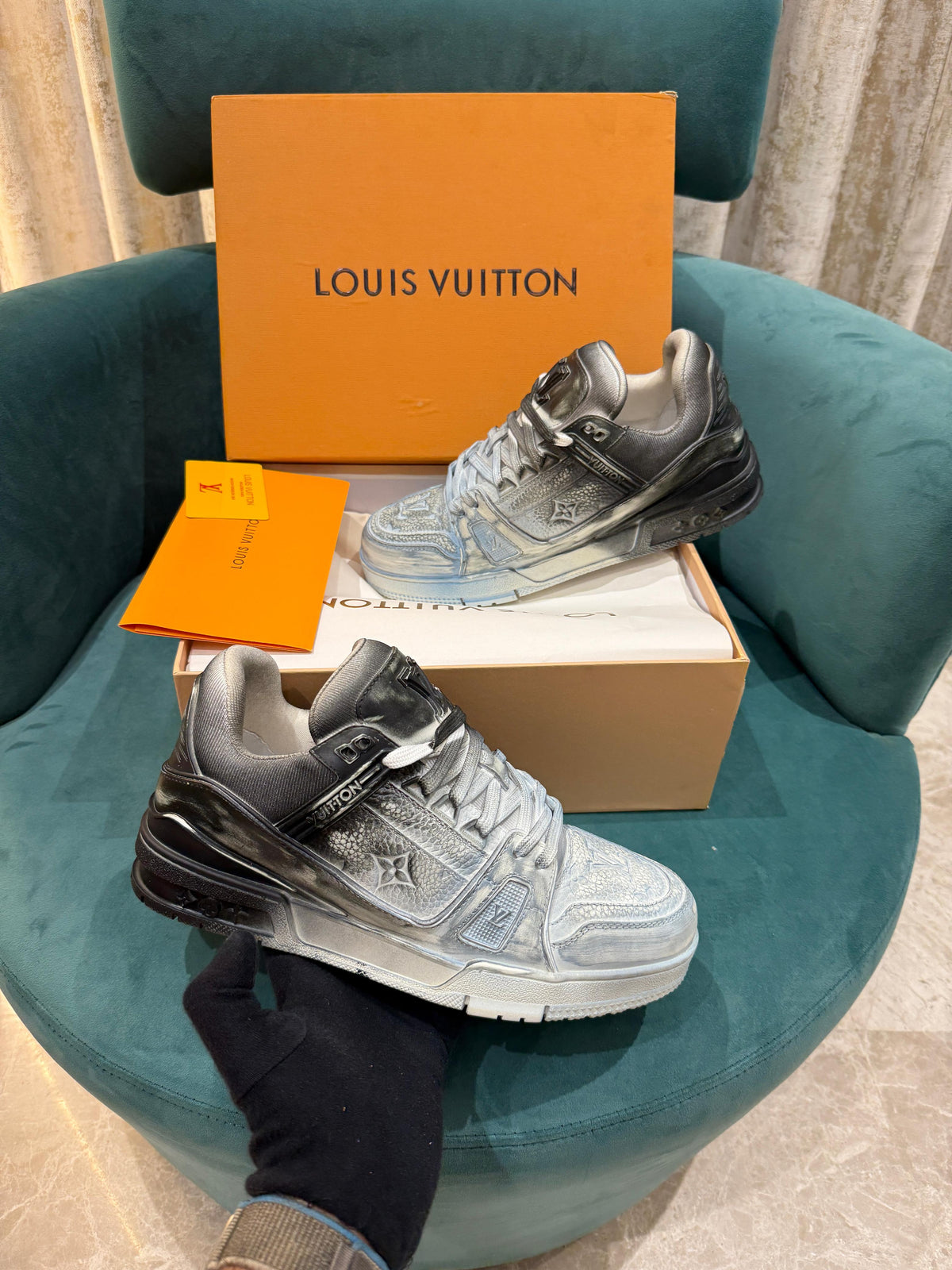 Louis Vuitton Trainer 'Black/silver' (UA)