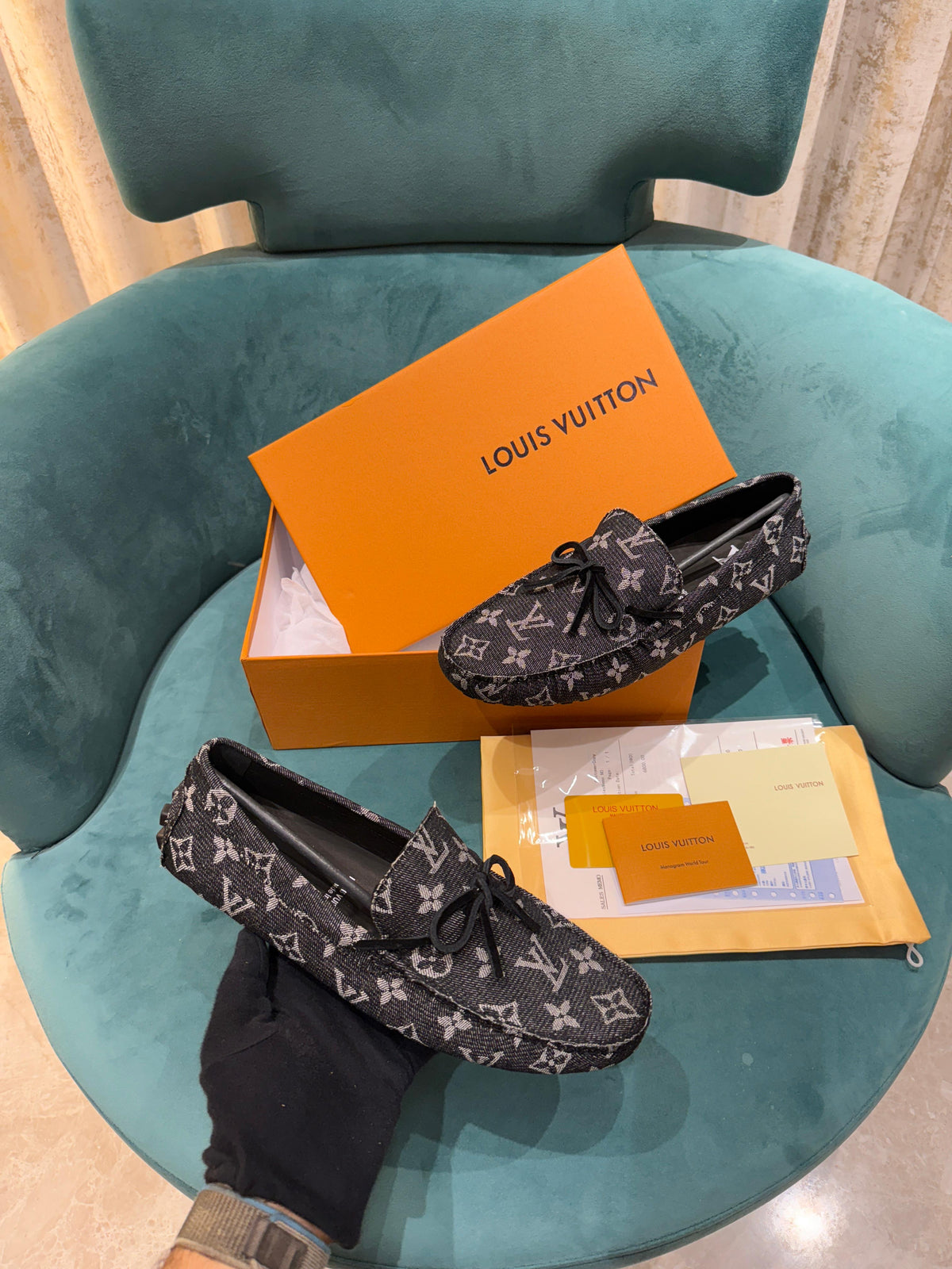 Louis Vuittion LOFFER (Black)