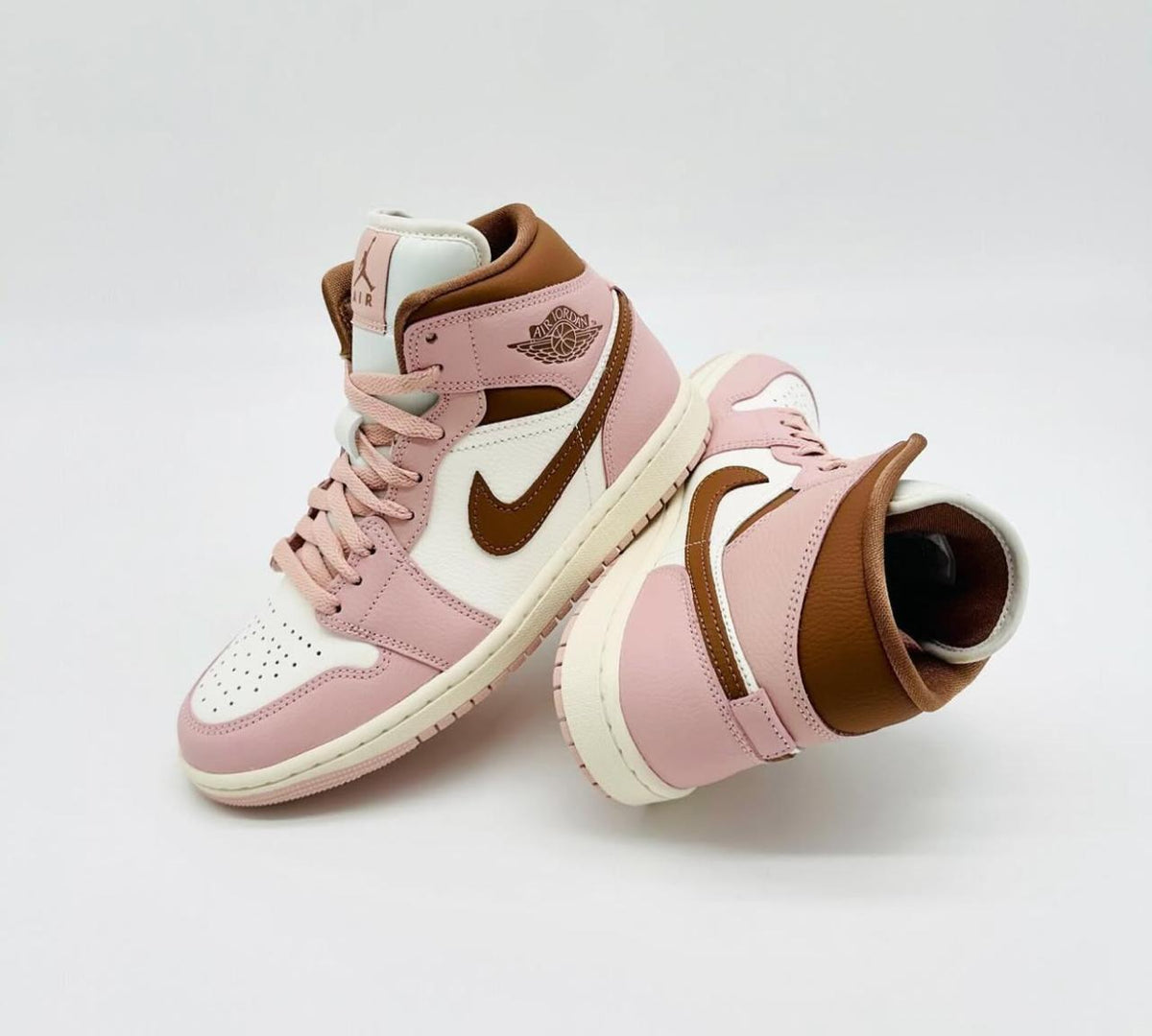 WMNโs Jordan 1 Mid โNeapolitanโ ๐ฏ๐ด