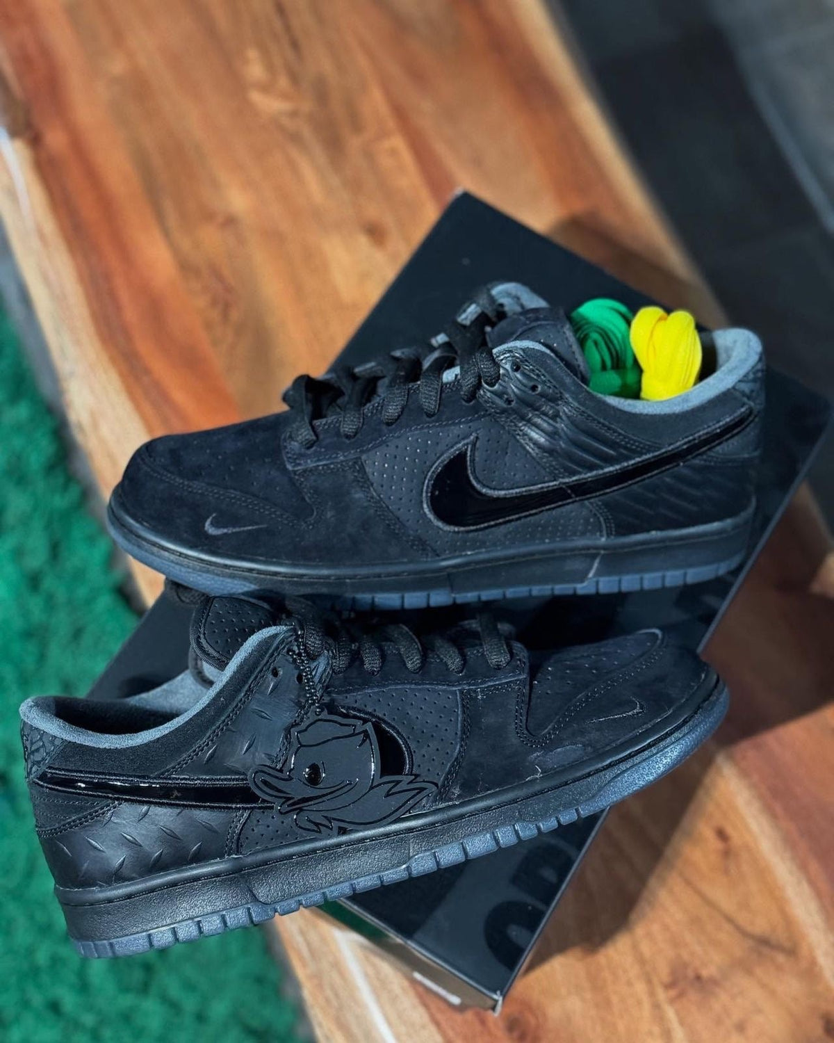 Nike Dunk Low SB x “Black university ”