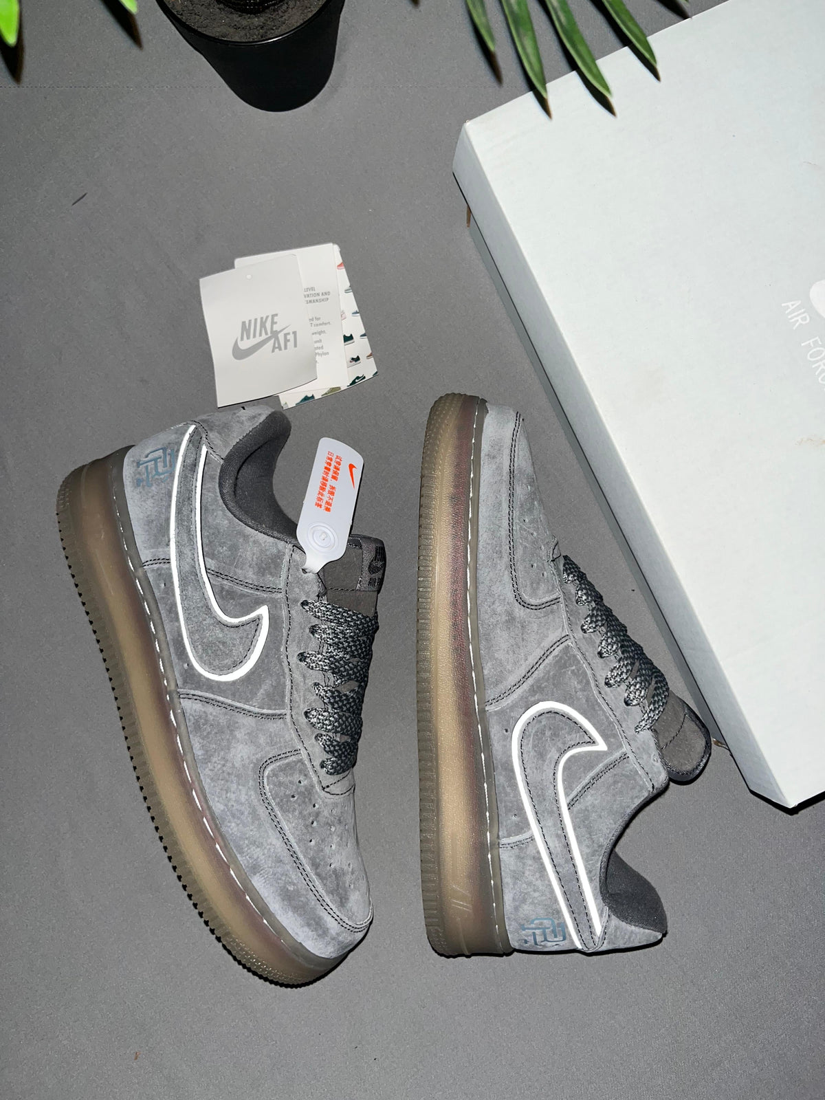Air Force 1 “REIGNING CHAMP” grey suede reflective