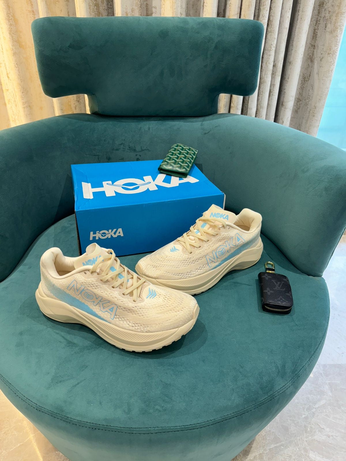 HOKA MACH X CREAM