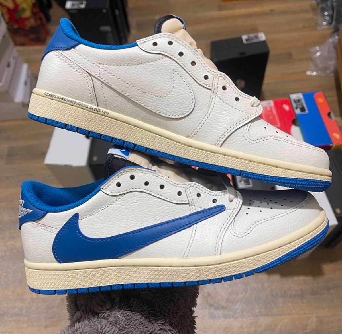 AJ 1 Low X TRAVIS “LOW HEAT OFF”(UA)