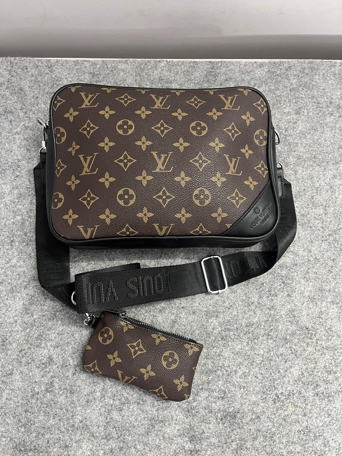 Louis Vuitton LV Messenger Bag Brown Monogram 🤎💯
