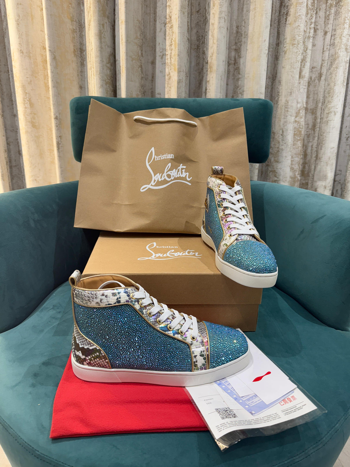 Christian Louboutin π