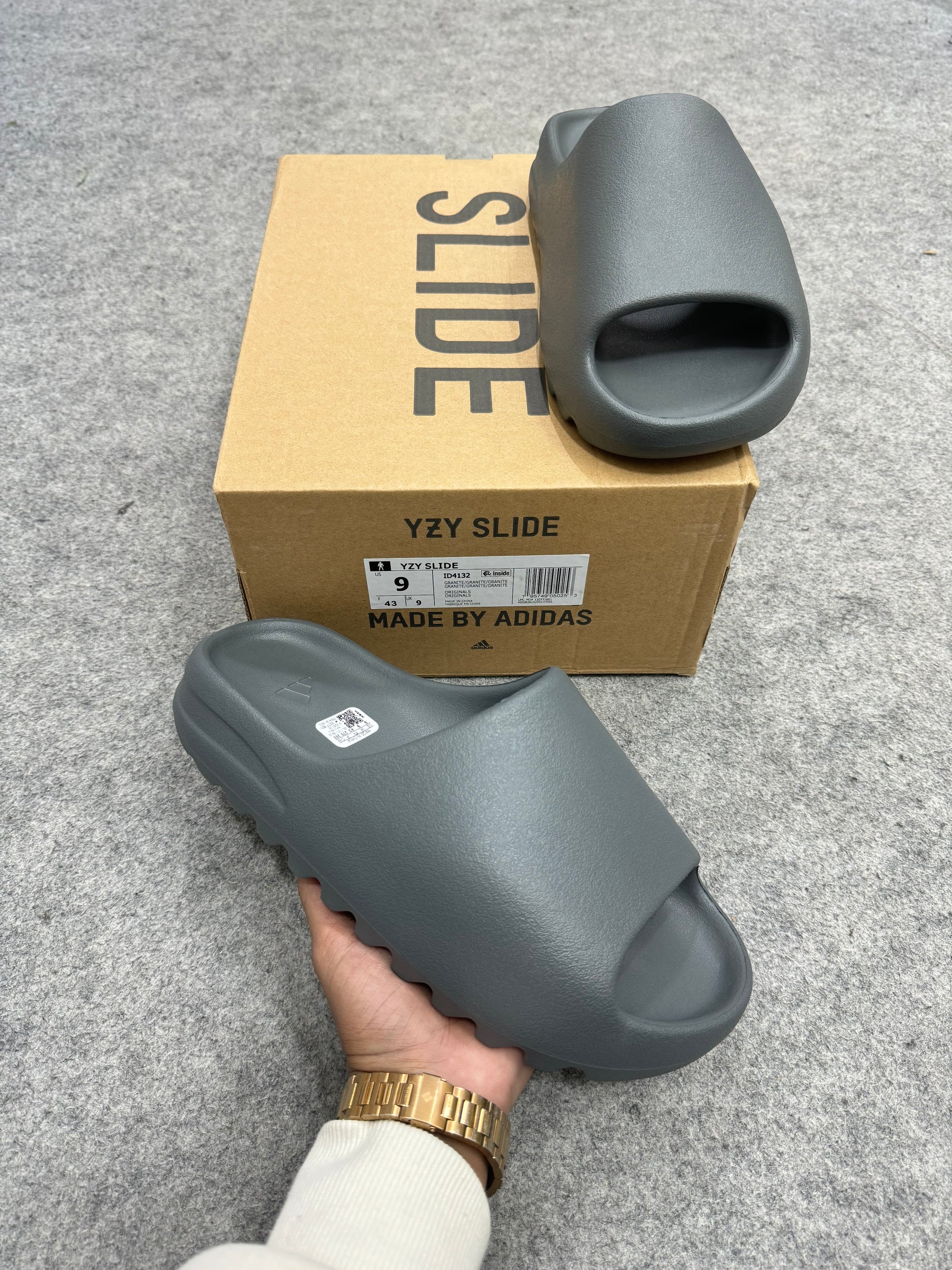 Yeezy slide 'GRANITE'    {UA}