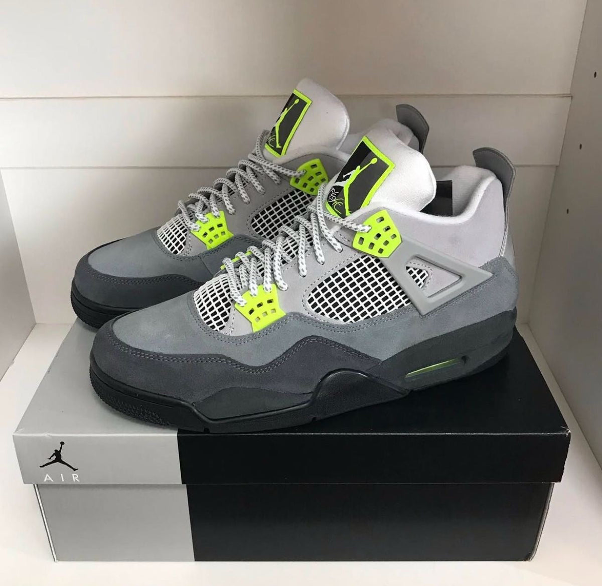 Retro 4 'NEON 95'