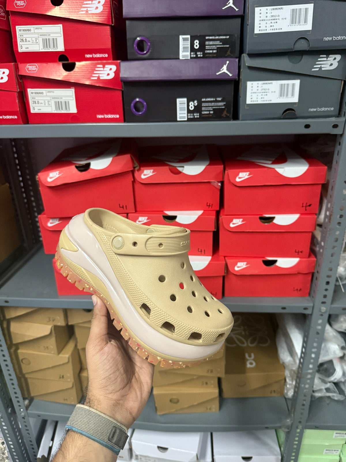 Crocs Mega Crush “KHAKI”