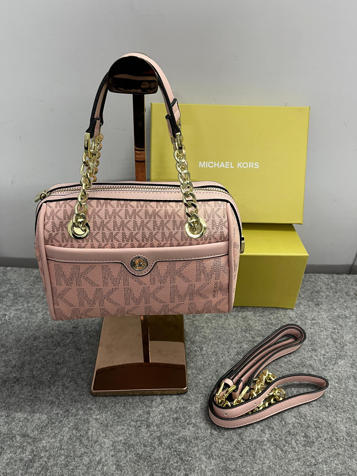 Michael Kors Blair Boston ( Beige/white/ pink )🤍🩷