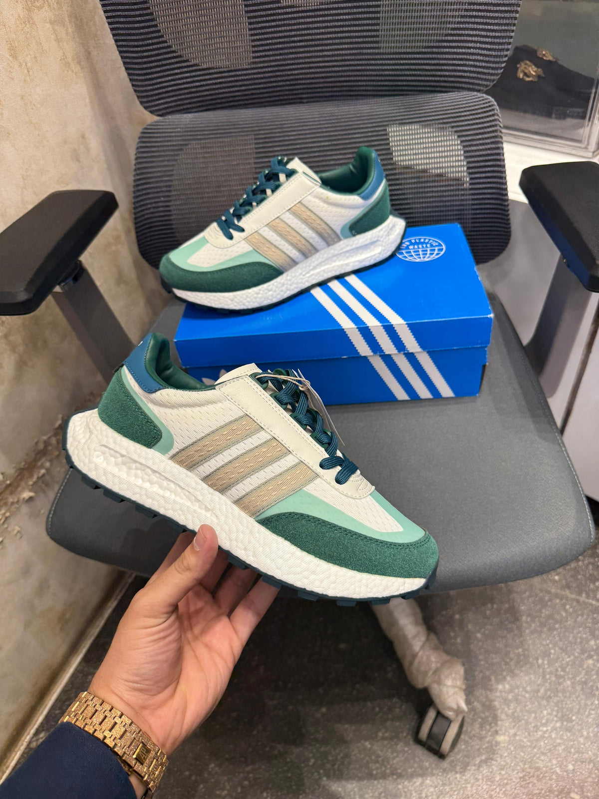 𝗔𝗱𝗶𝗱𝗮𝘀 “RETROPY E5 ocean green” 🔥