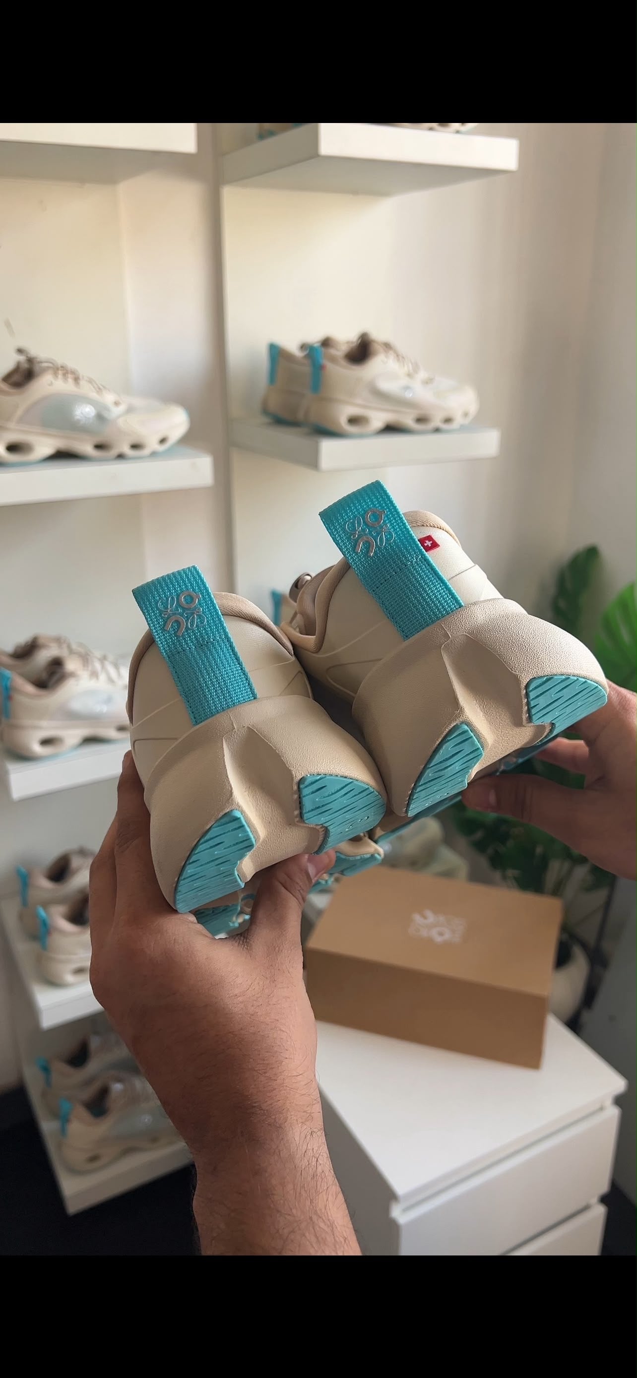 LOEWE X ON CLOUDSOLO SAND TURQUOISE