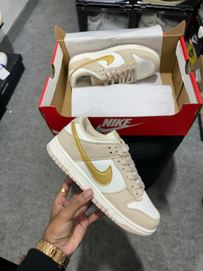 Dunk 'Golden Swoosh' (Women)