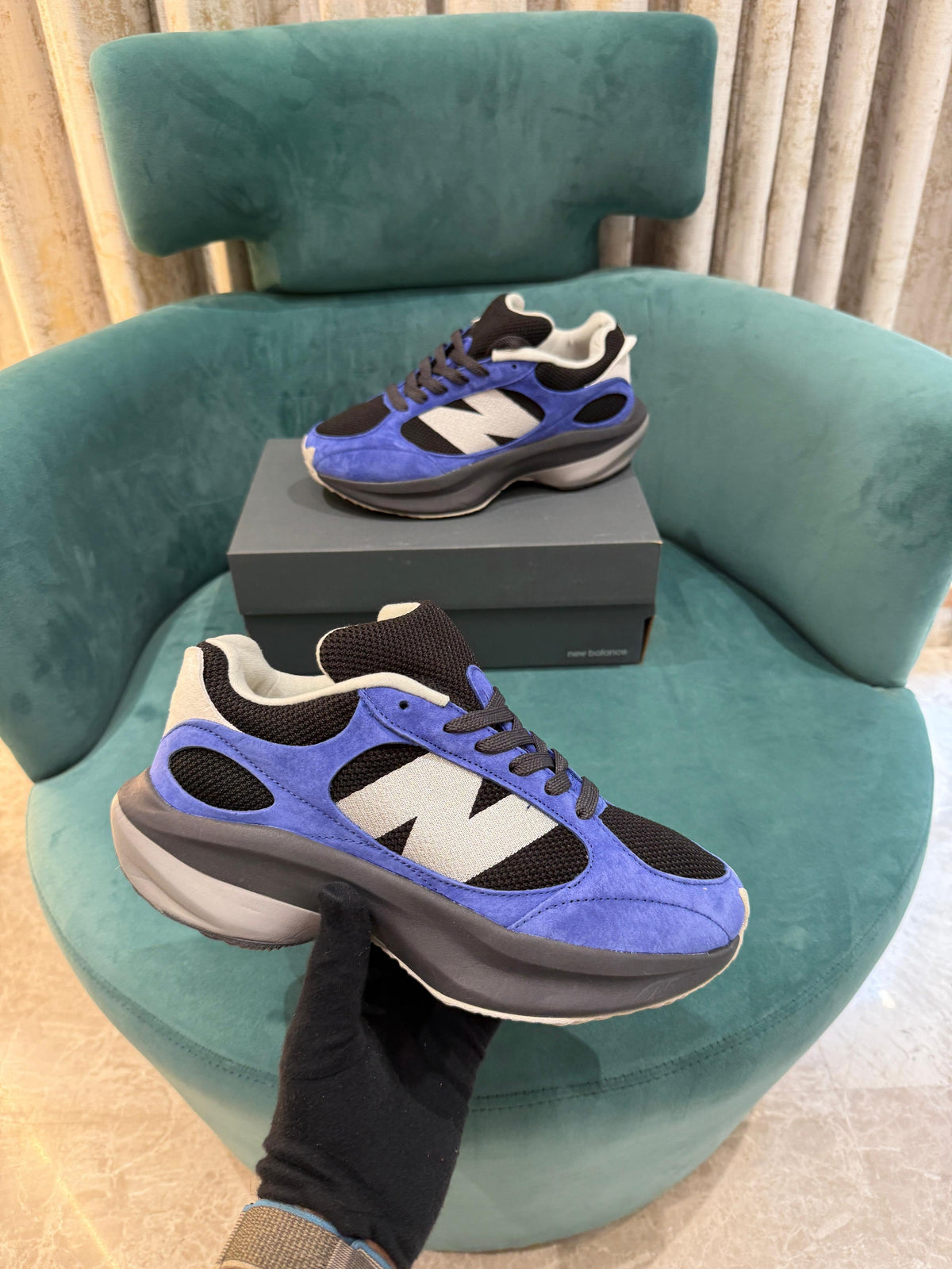 New Balance “RUNNER  BLACK/BLUE”