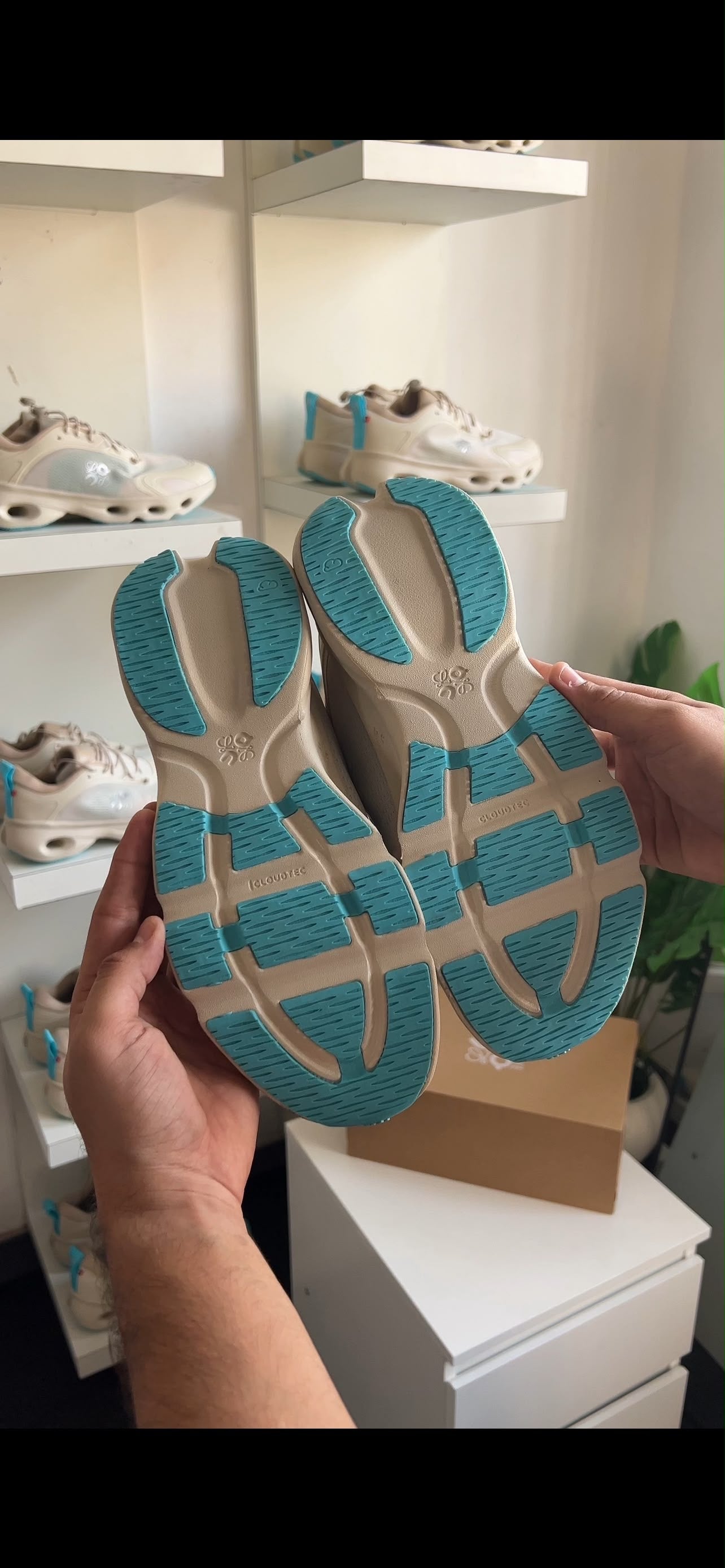 LOEWE X ON CLOUDSOLO SAND TURQUOISE