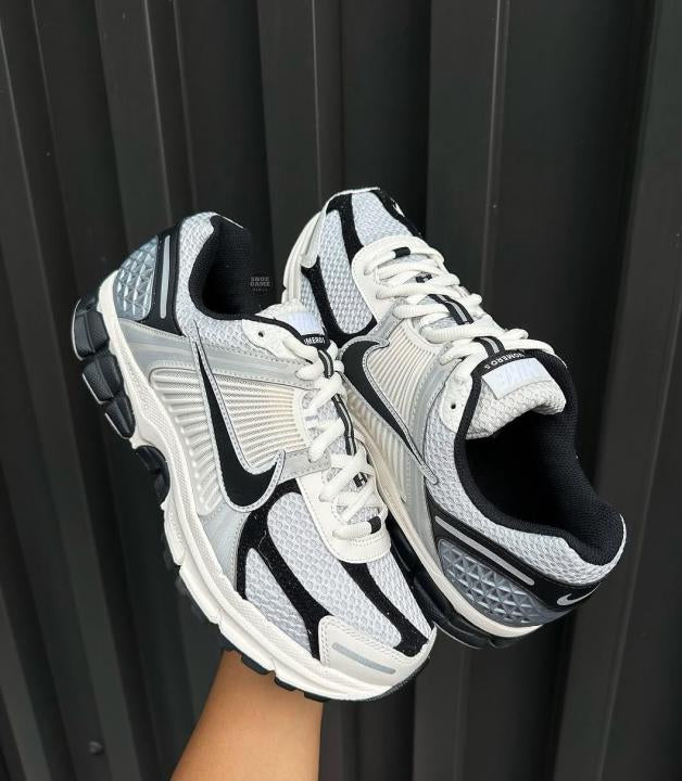 Nike Zoom Vomero 5 ‘Photon Dust Black'