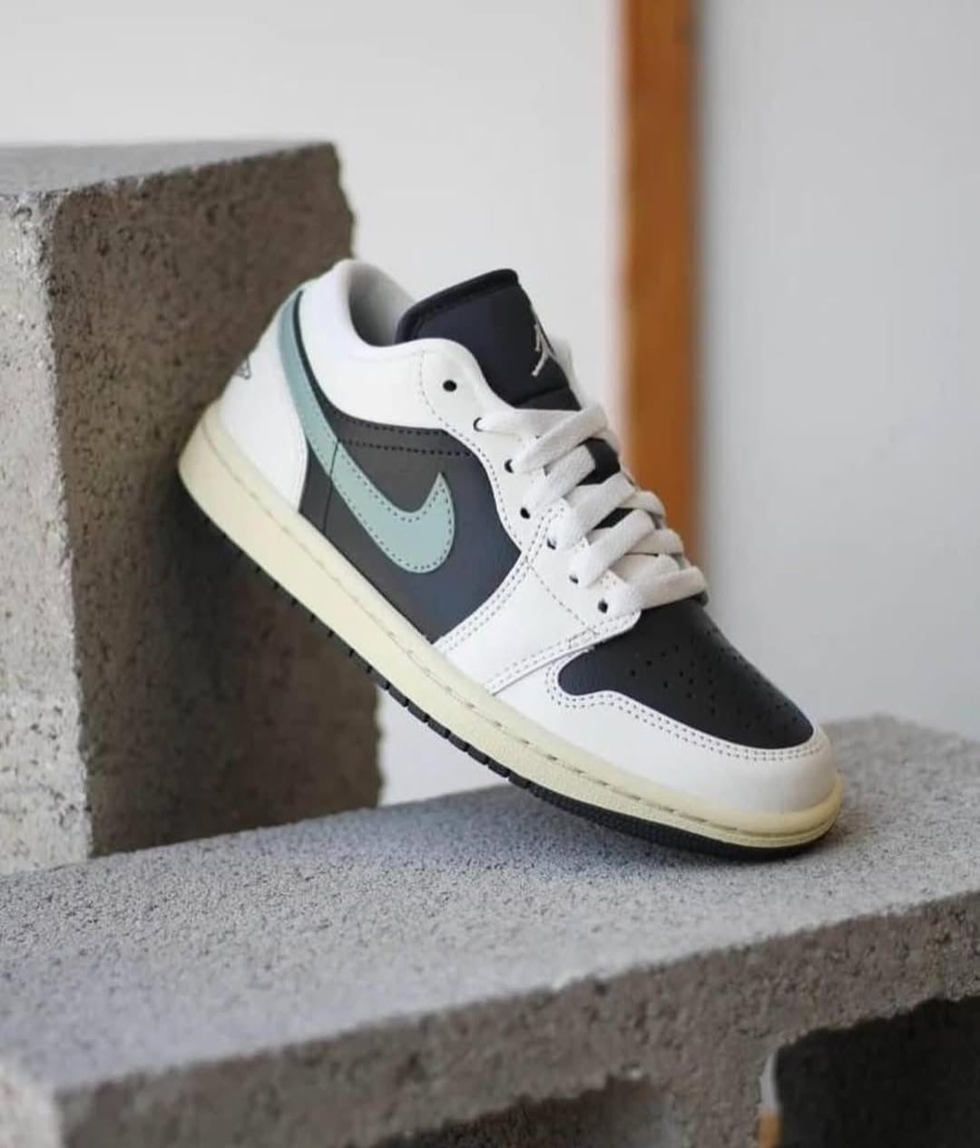 AJ1 Low Jade Smoke