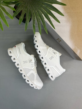 On Running cloud 5 (white)