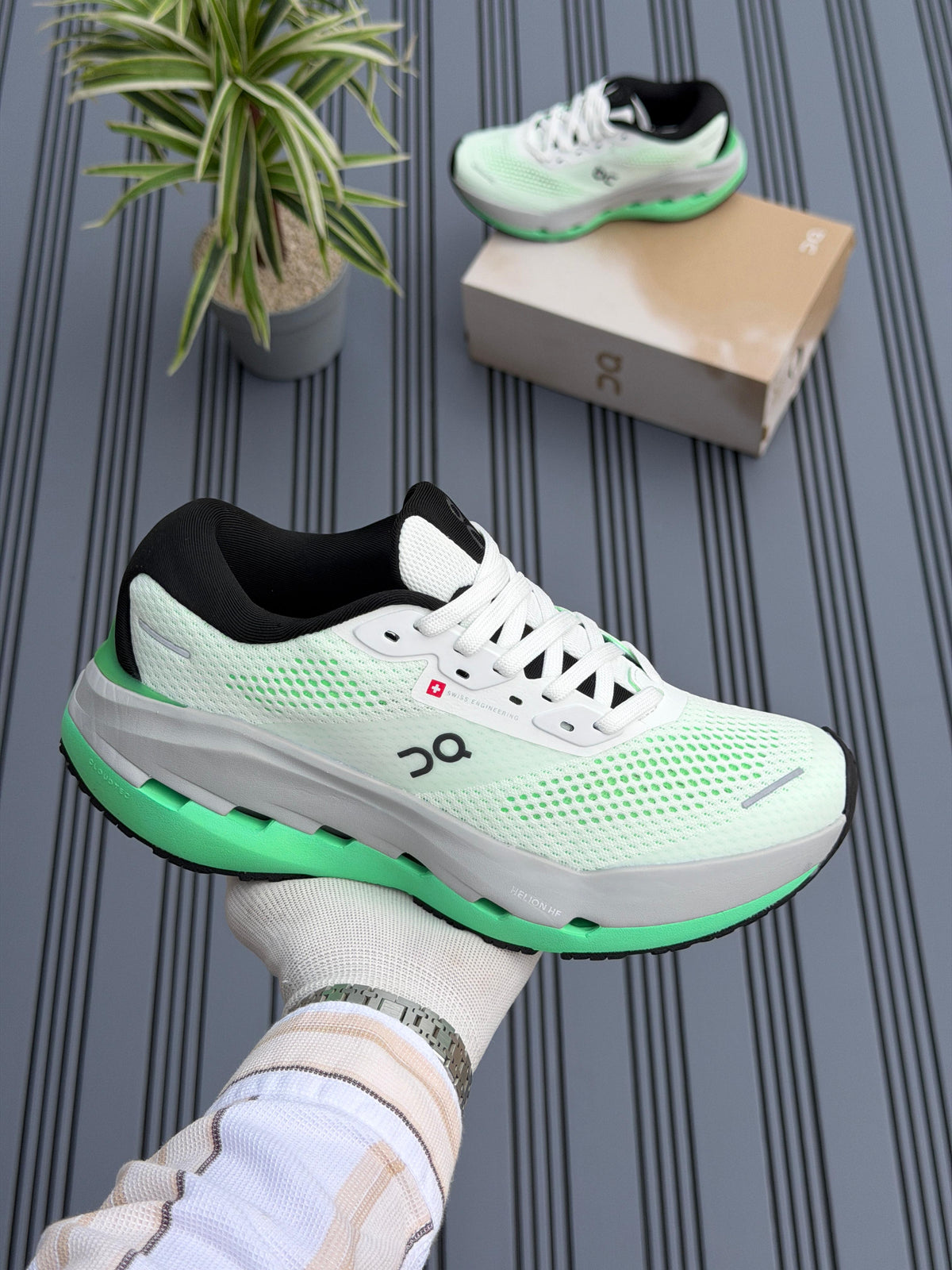 ON CLOUD Runner 3 max ‘White Verdite’