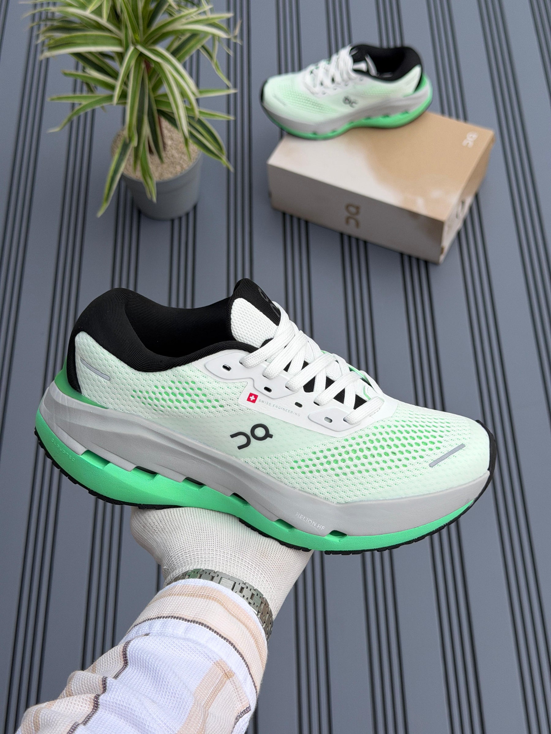 ON CLOUD Runner 3 max ‘White Verdite’