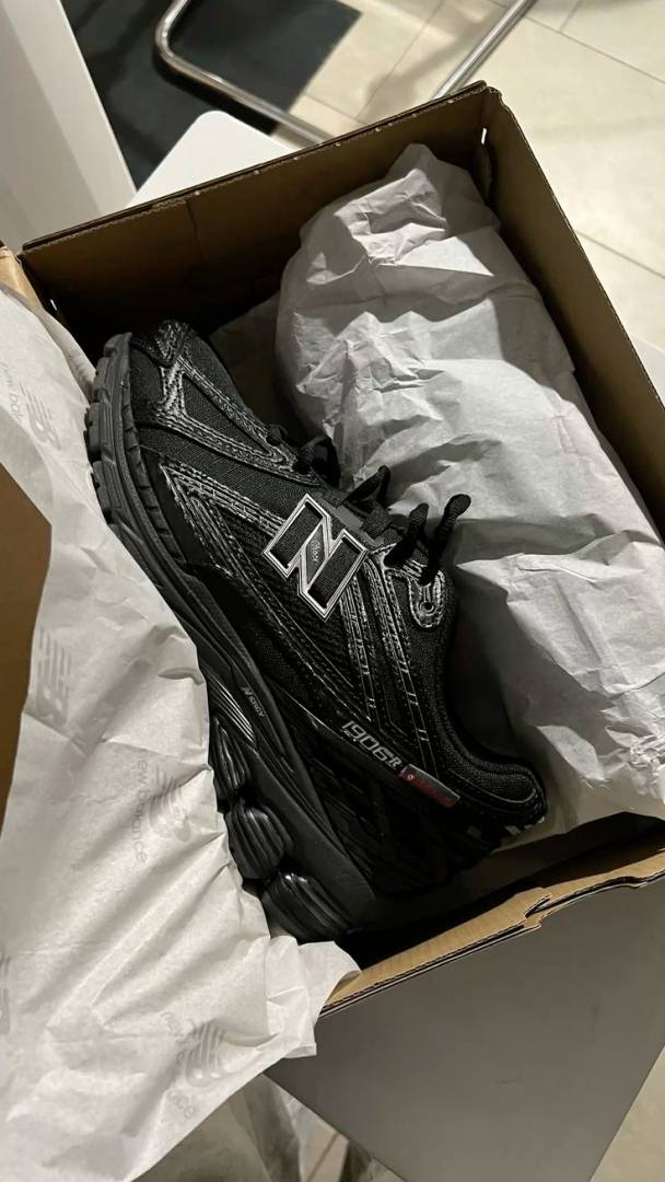 New Balance 1906R black