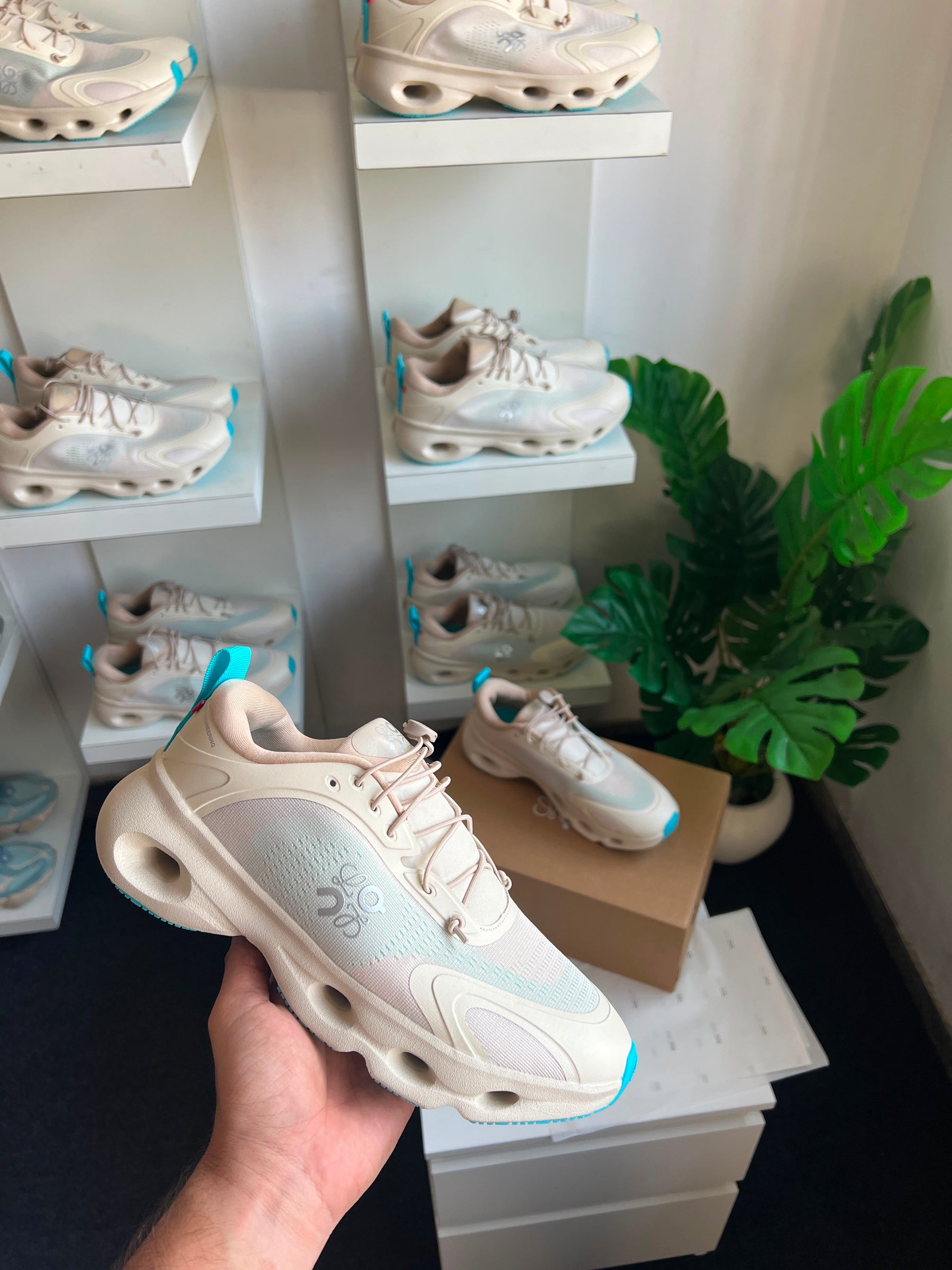 LOEWE X ON CLOUDSOLO SAND TURQUOISE