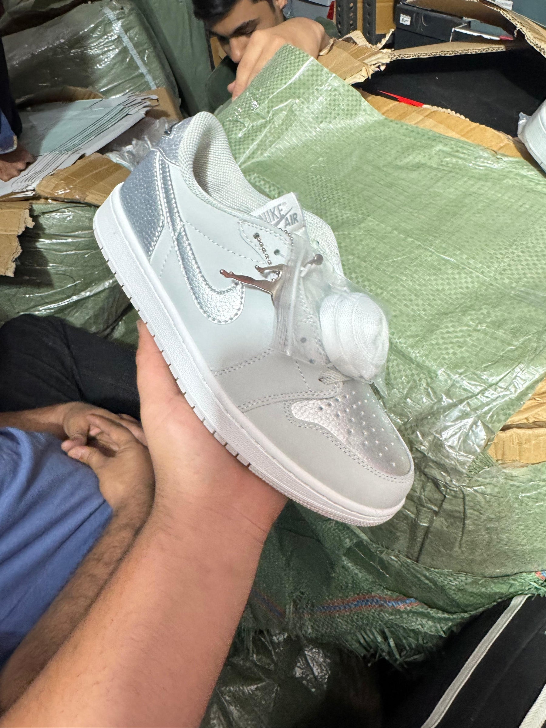 AJ 1 Low 'Metallic silver'