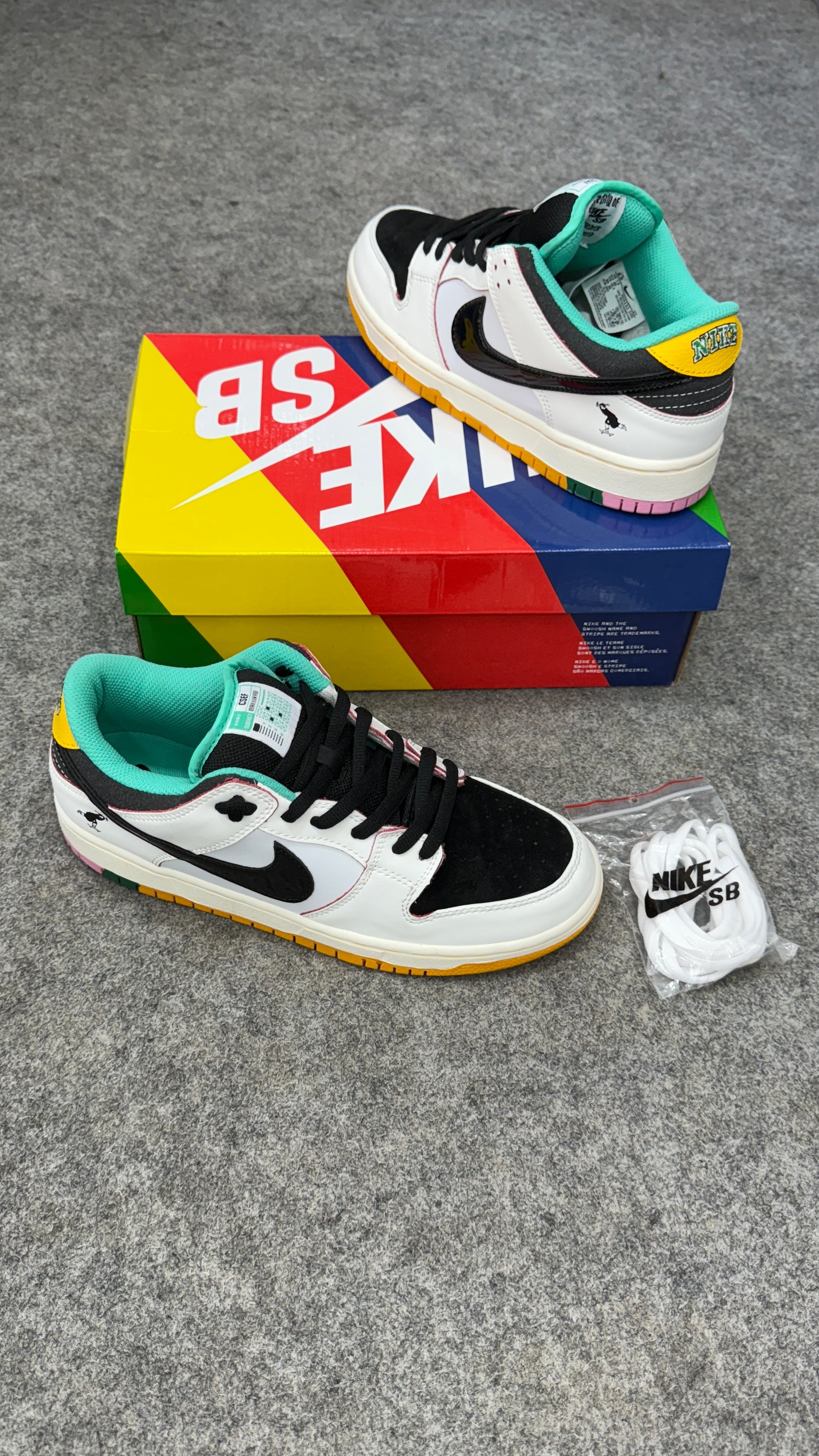 SB Dunk x CSEF  LOW PRO  SUMMIT WHITE BLACK WHITE IRON