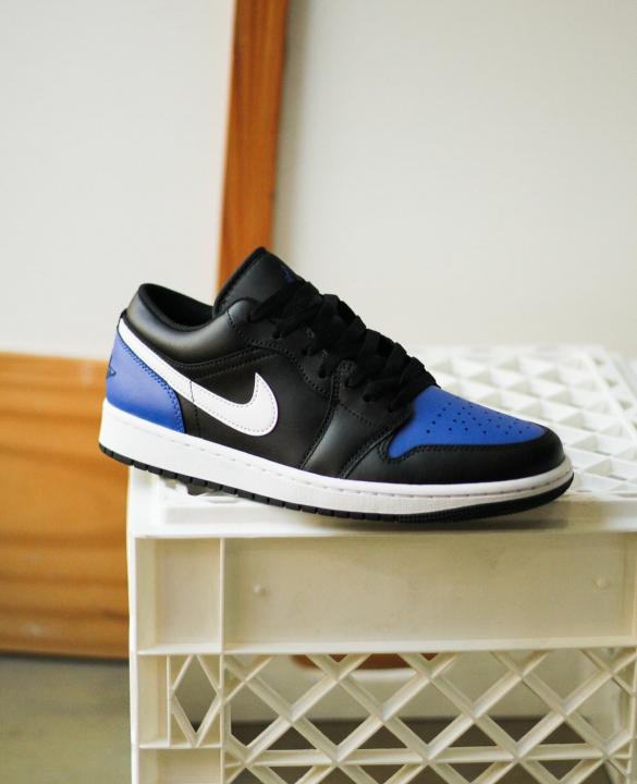 AJ1 Low Black Royal toe