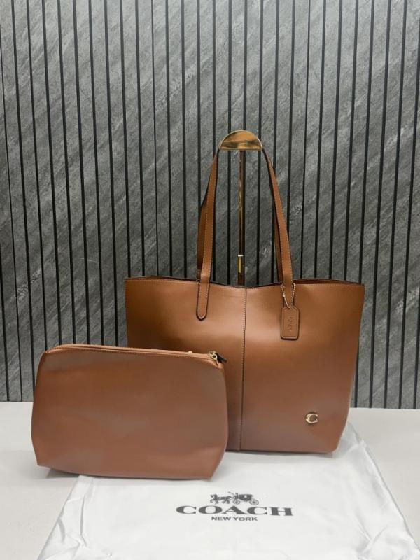 Coach North Tote bag With Pouch