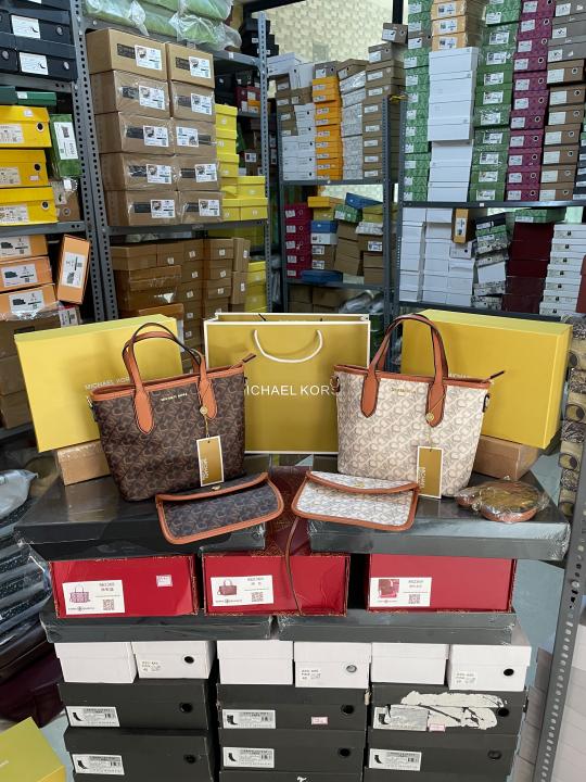 Michael Kors XS 1719 Eliza Logo Tote Bag With Pouch
