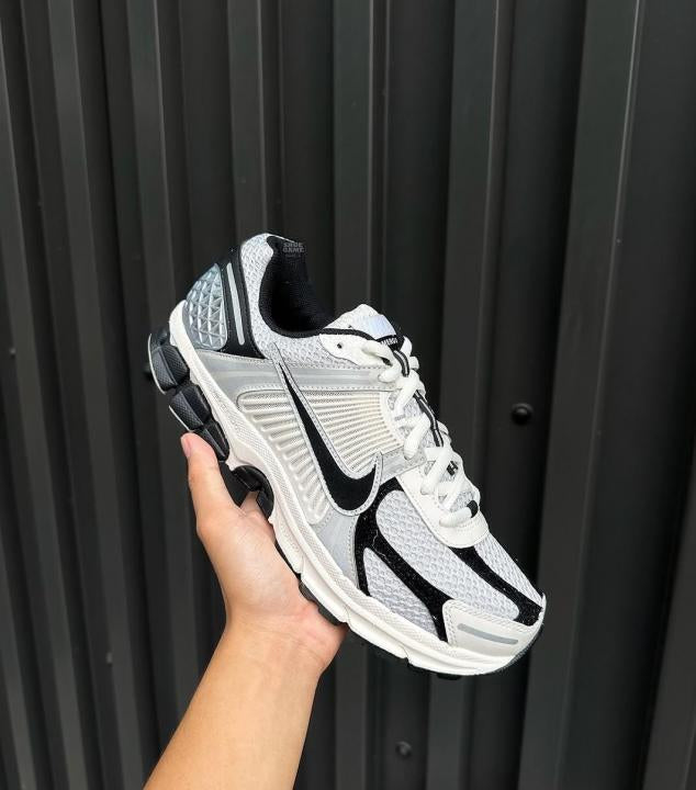 Nike Zoom Vomero 5 ‘Photon Dust Black'
