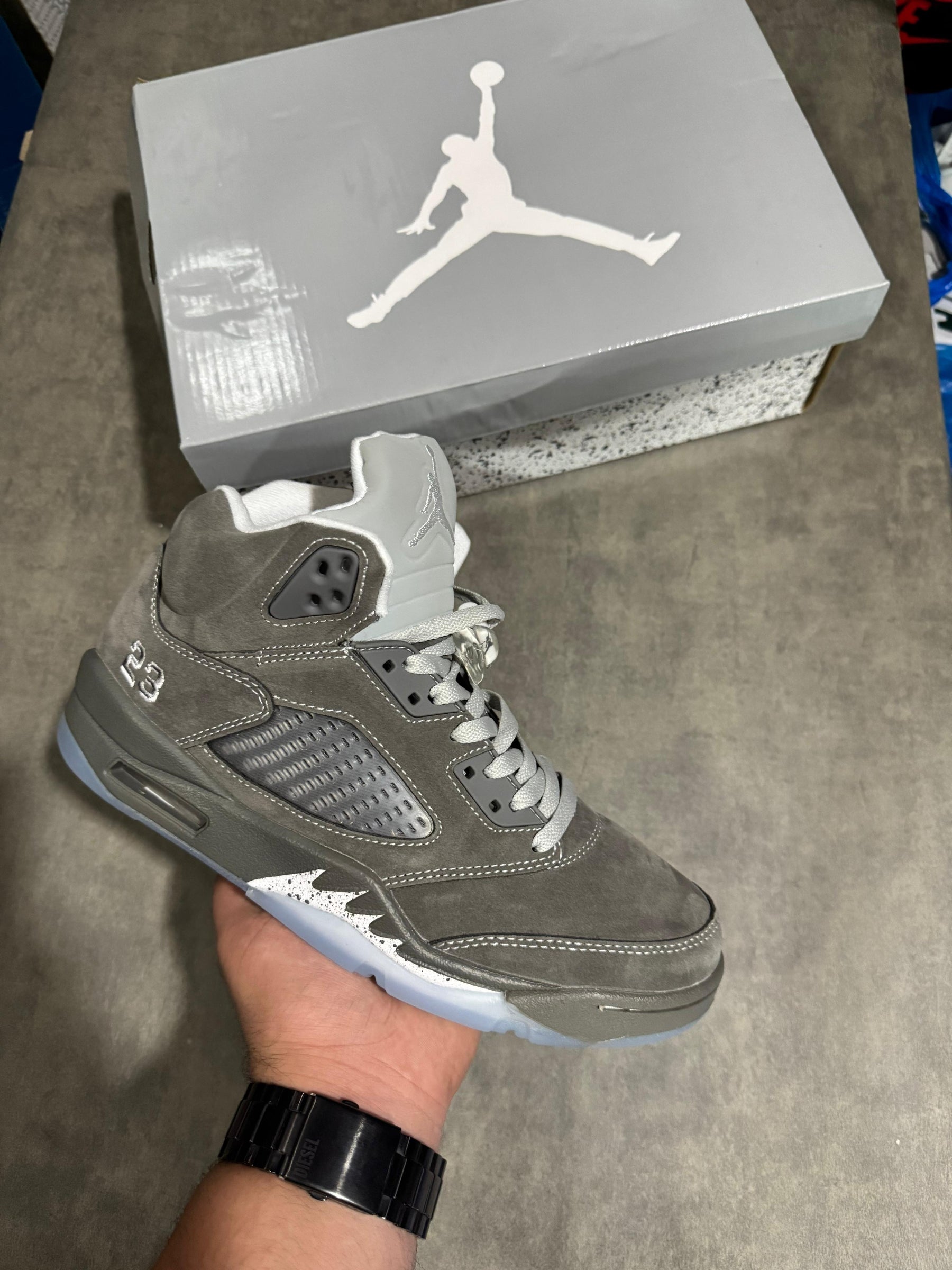 Retro 5 'Wolf Grey'