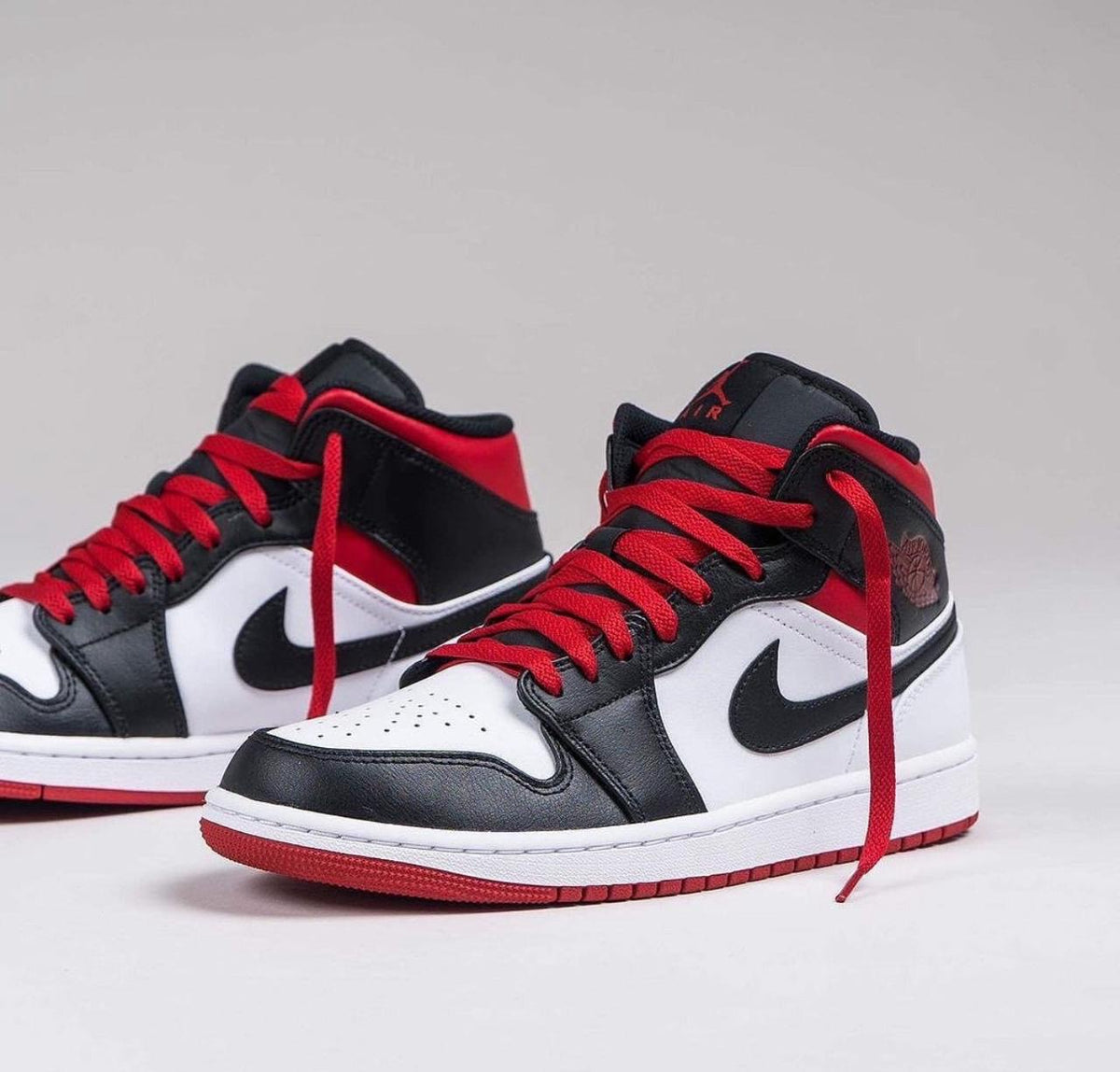 AJ 1 Mid 'Gym Red Black Toe'