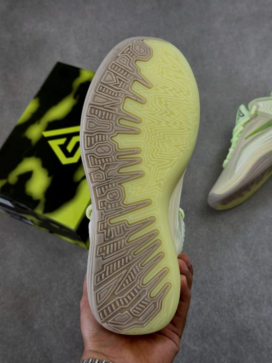 Nike giannis freak 7 light khaki