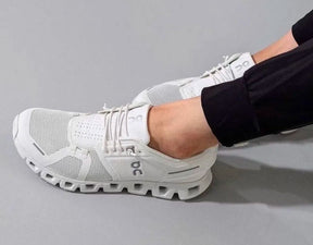 On Running cloud 5 (white)