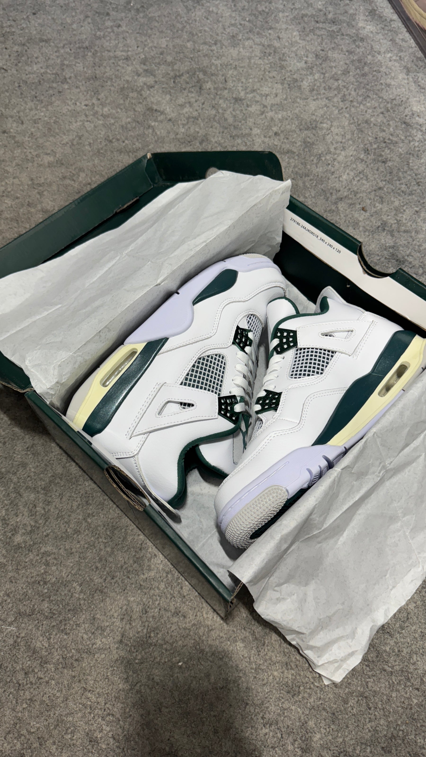 Retro 4 'Oxidised Green'