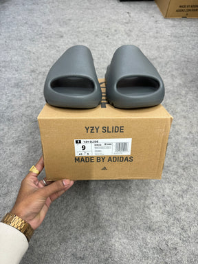 Yeezy slide 'GRANITE'    {UA}