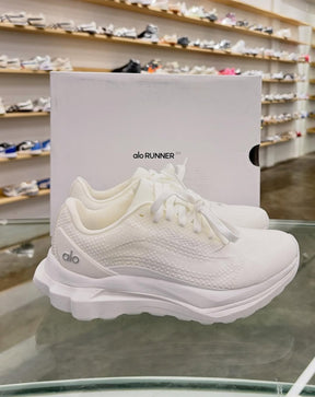 Alo Yoga Runner Triple White