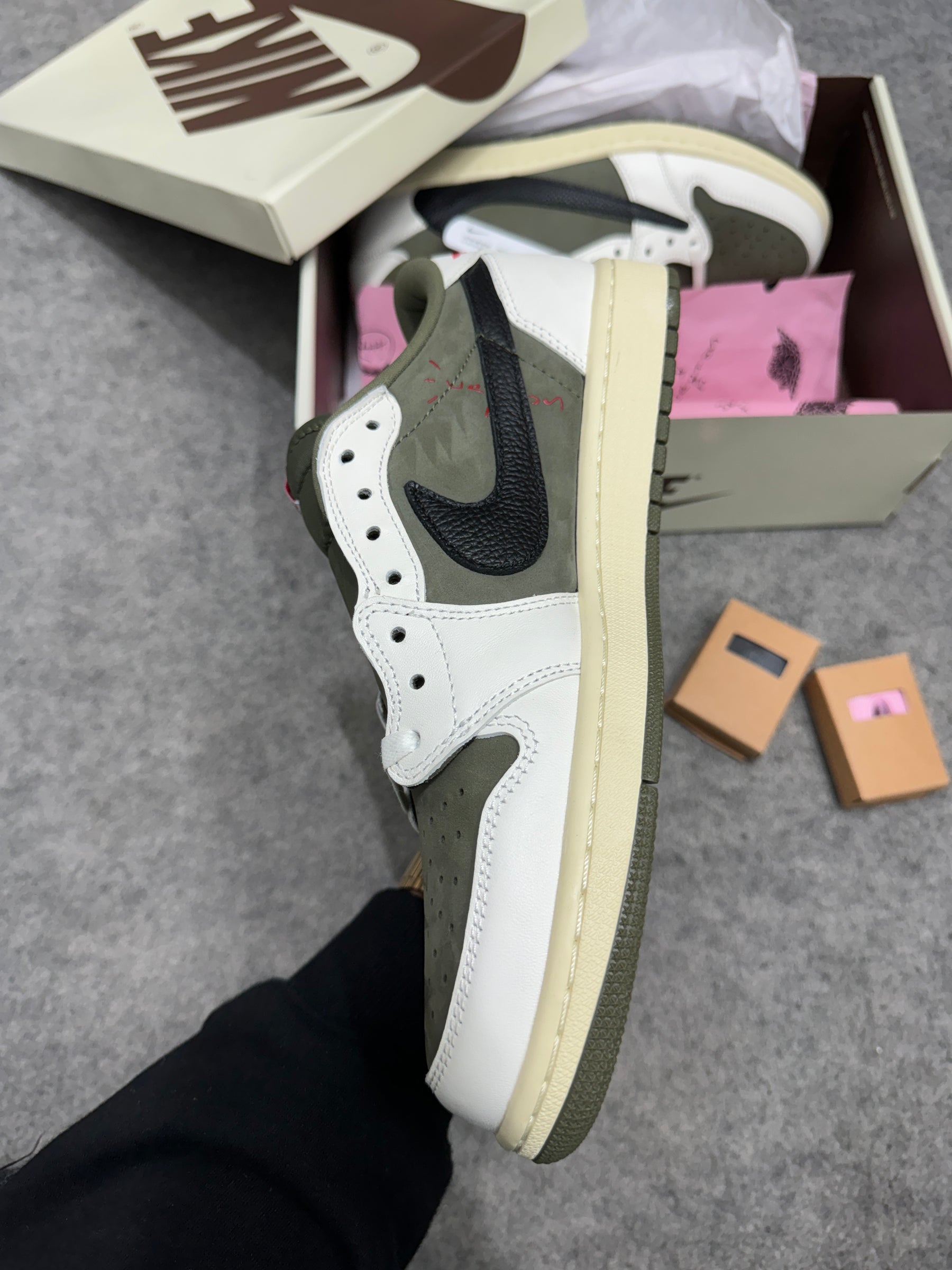 AJ 1 Low x Travis Scott 'Medium Olive' (UA)