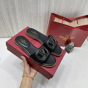 Valentino_Garavani_VLogo_Signature_Flat_Leather_Sandals