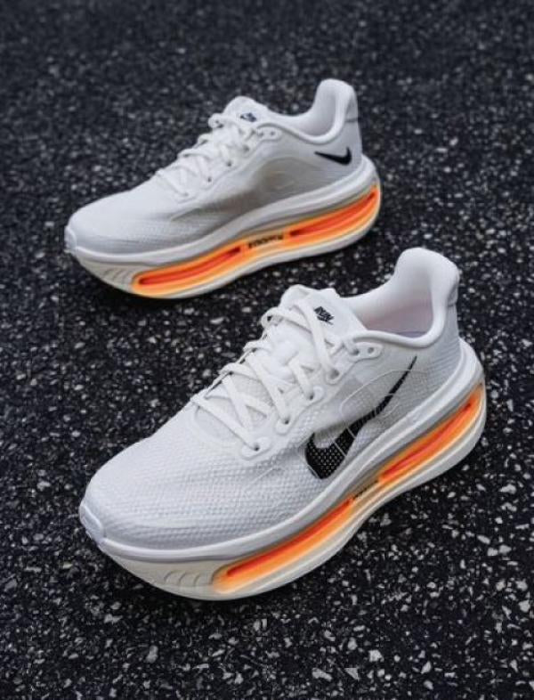 NIKE VOMERO PREMIUM SAIL COCONUT MILK