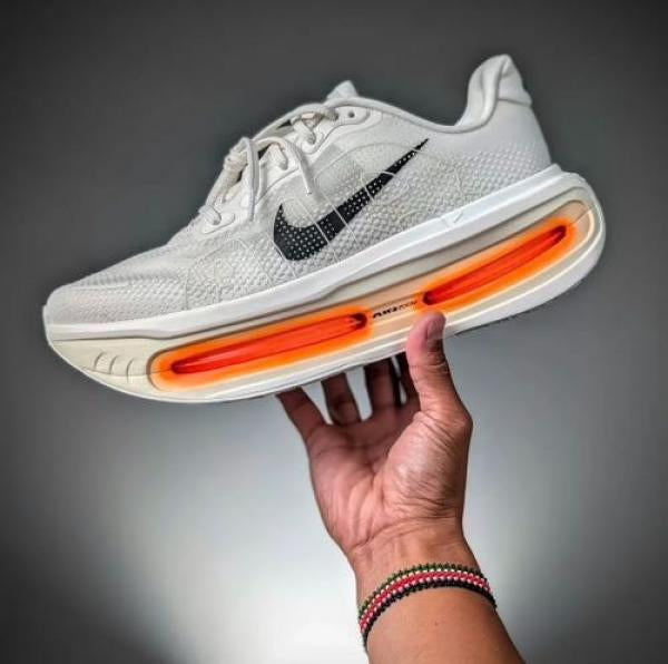 NIKE VOMERO PREMIUM SAIL COCONUT MILK