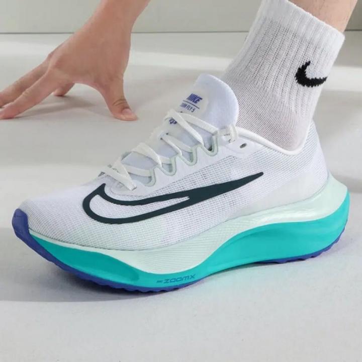 NIKE  Zoom Fly 5 Barely sky blue