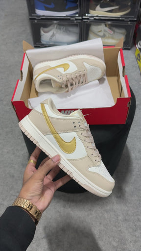 Dunk 'Golden Swoosh' (Women)